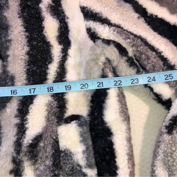 BNWT - FURTOO Winter Faux Fur Coat Womens Size L - Picture 5 of 11